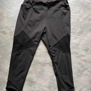 Leggings 3/4 Length with Mesh Cut Outs